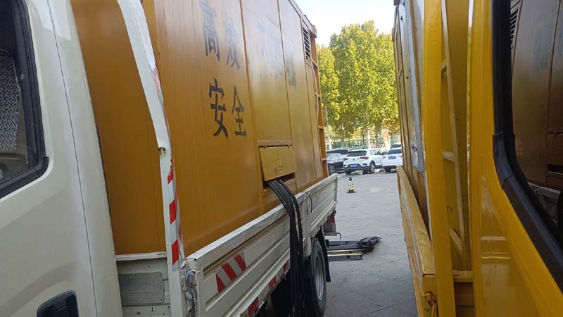 镜湖如何判断柴油发电机组和UPS电源的切换时间是否符合要求？